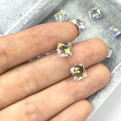 Swarovski 6431 Eşkenar Dörtgen 9mm Crystal AB (001AB) - Eşkenar Dörtgen Şekilli Tek Delikli Janjan Renkli Kolye Ucu