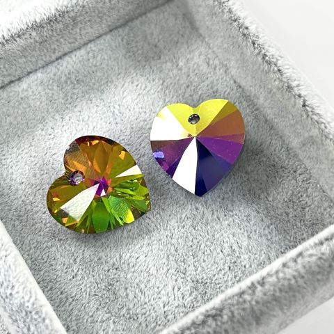 Swarovski 6228 Kalp 18mm Crystal Vitrail Medium (001VM) - Parlak Yeşil Renkli Efektli Kolye Ucu