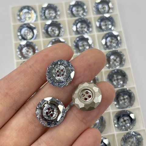 Swarovski 3008 Düğme 14mm Crystal Blue Shade (001BLSH) F - Yuvarlak Deniz Mavisi Renkli Ortadan Dikilebilir Düğme