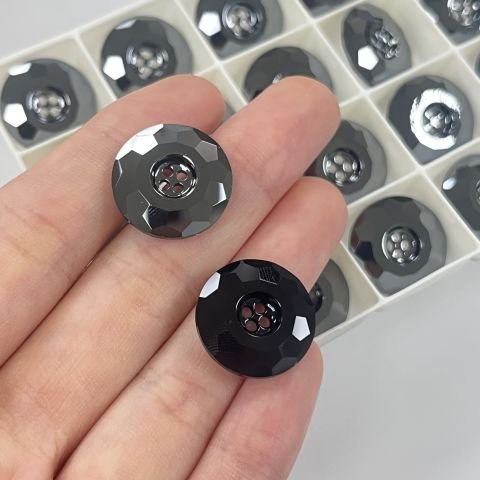 Swarovski 3008 Düğme 18mm Jet Hematite (280HEM) - Yuvarlak Metalik Siyah Renkli Ortadan Dikilebilir Düğme