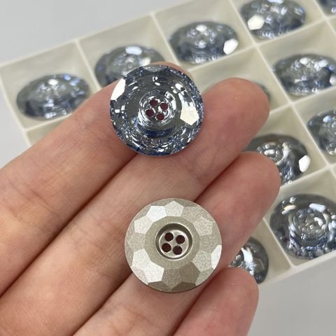 Swarovski 3008 Düğme 18mm Crystal Blue Shade (001BLSH) F - Yuvarlak Deniz Mavisi Renkli Ortadan Dikilebilir Düğme