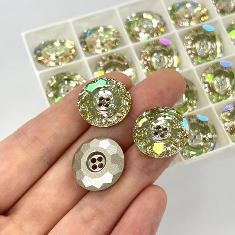Swarovski 3008 Düğme 18mm Crystal Luminous Green (001LUMG) F - Yuvarlak Açık Yeşil Renkli Ortadan Dikilebilir Düğme