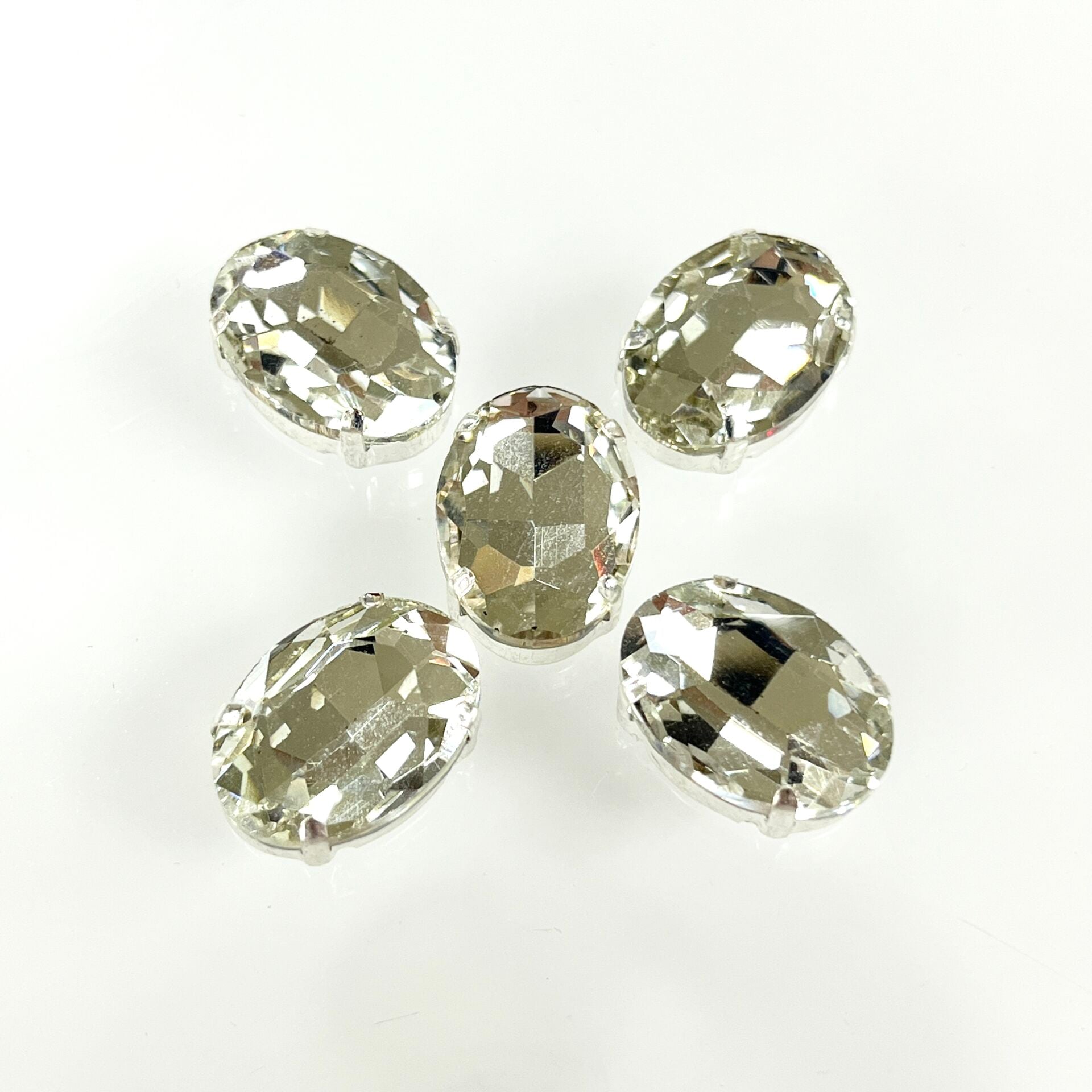Oval Şekilli Kasalı 14x10mm Dikilebilir Beyaz Cam Taş - 50 ve 10 Adet