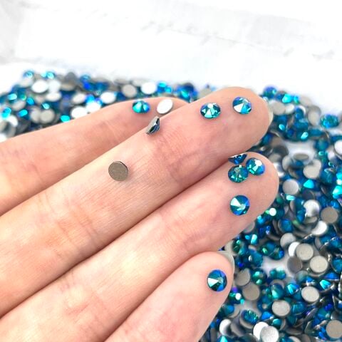 Swarovski 2088 SS16 Blue Zircon Shimmer (229SHIM) F - Yuvarlak Okyanus Turkuazı Renkli Altı Düz Camtaş