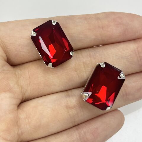 Dikdörtgen Şekilli Kasalı 18x13mm Dikilebilir Kırmızı Cam Taş - 50 ve 10 Adet