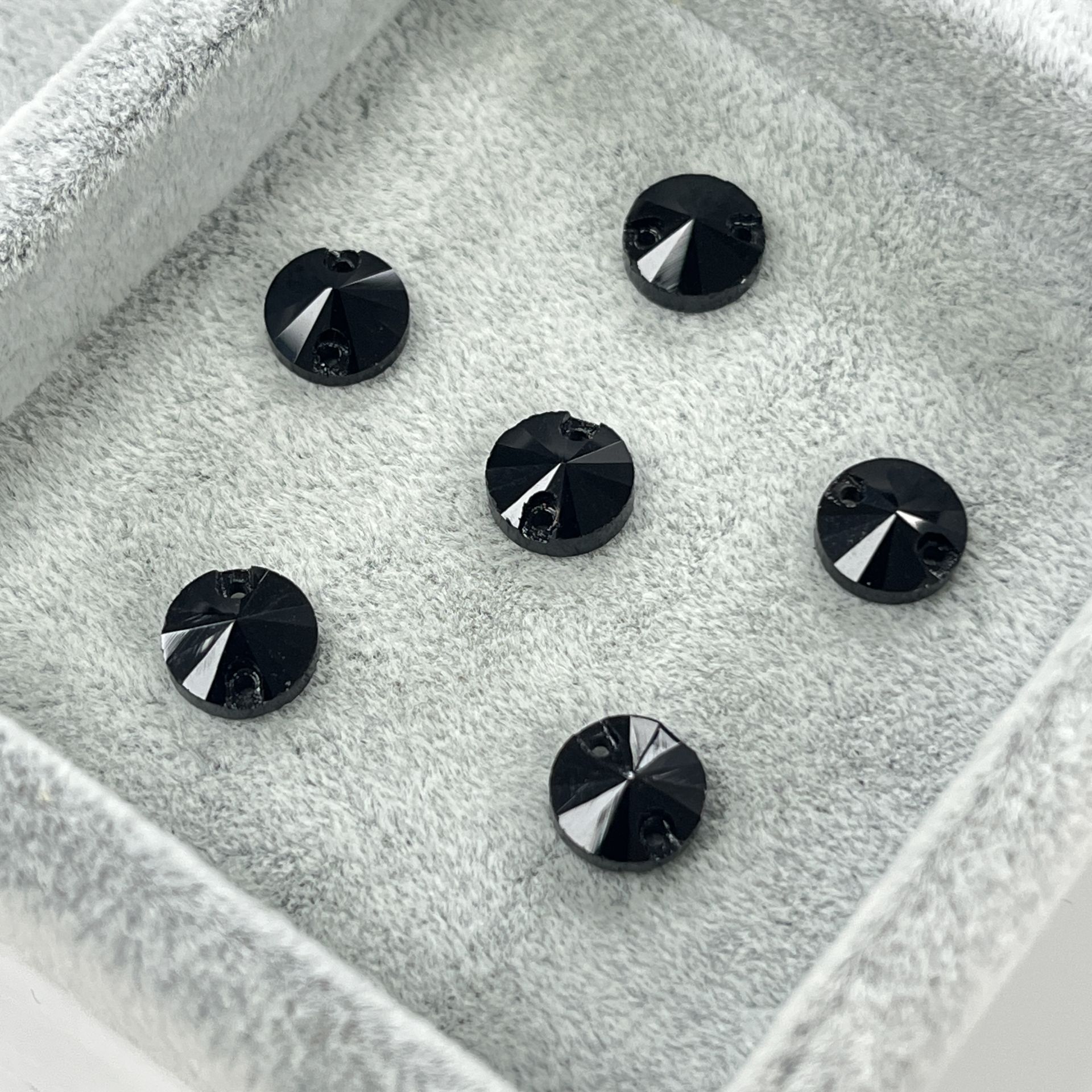 Yuvarlak Şekilli 8mm Dikilebilir Jet Black Cam Taş - Siyah Dikme Taş