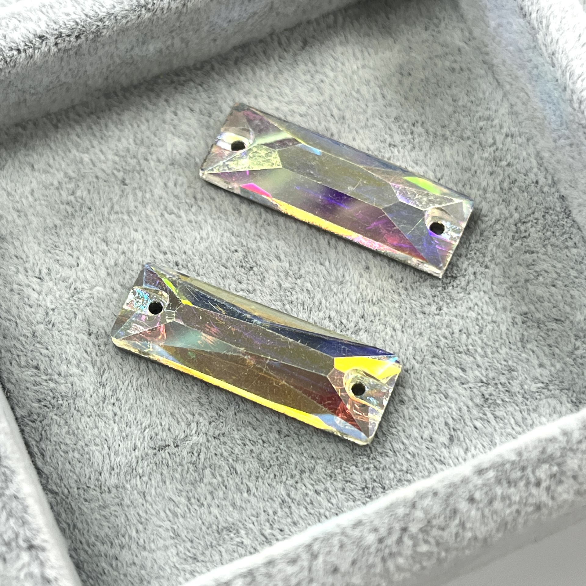 Dikdörtgen Şekilli 25,5x9mm Dikilebilir Crystal AB Cam Taş - Janjan Dikme Taş