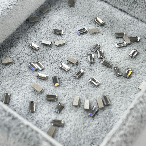 Swarovski 2510 3,7x1,9mm Crystal (001) Foyalı - Dikdörtgen Şekilli Beyaz Altı Düz Mini Kristal Taş