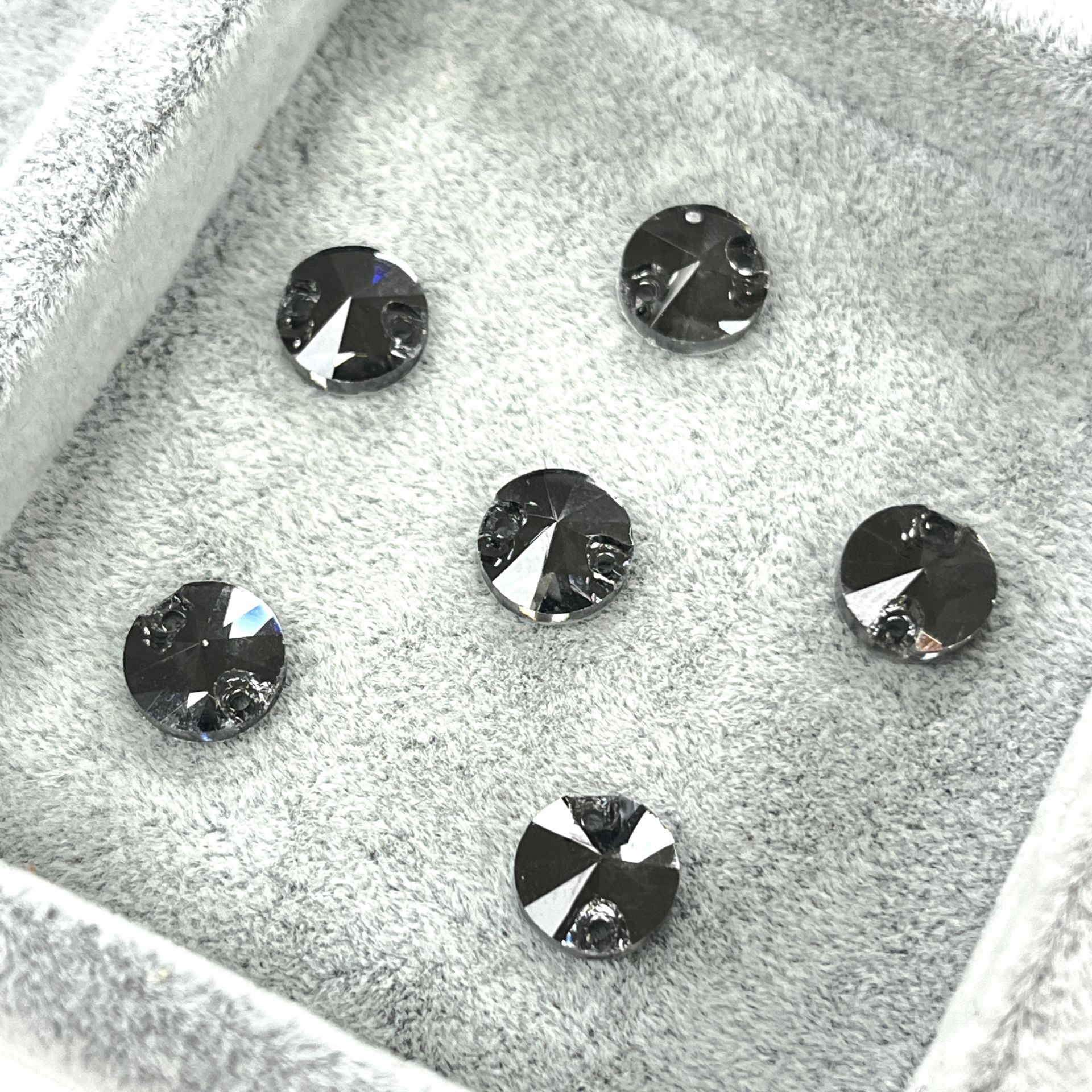 Yuvarlak Şekilli 8mm Dikilebilir Crystal Silver Night Cam Taş - Füme Dikme Taş