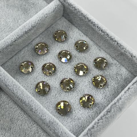 Swarovski 3204 8mm Crystal Luminous Green (001 LUMG) - Işıltılı Açık Yeşil Foyalı Yuvarlak Dikme Taş