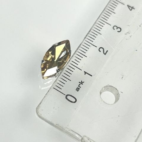 Mekik Şekilli 15x7mm Kasalı Dikilebilir Cam Taş - Altın Renkli Dikme Taş