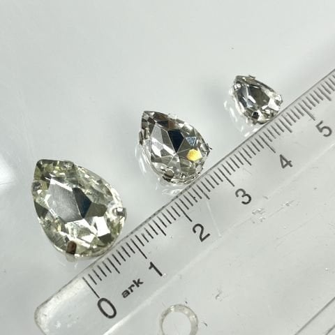 Damla Şekilli Kasalı Dikilebilir Beyaz Cam Taş - 50 ve 10 Adet - Boy Seçenekleri Mevcuttur