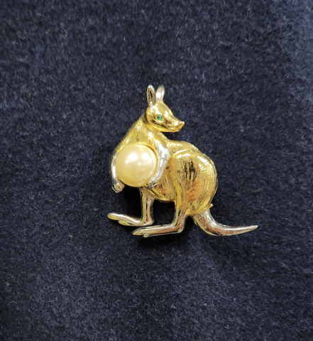 Baby Roo Vintage Broş