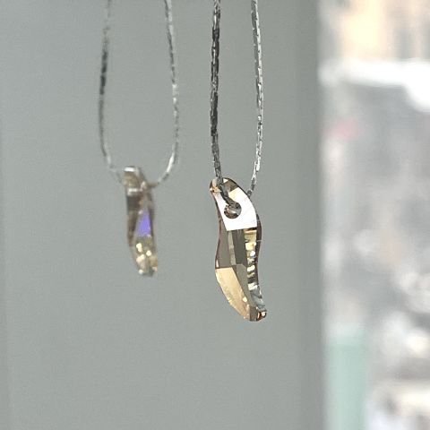 Swarovski 6525 Pendant 19mm Crystal Golden Shadow (001GSHA) - S Şeklinde Altın Renk Şeffaf Kolye Ucu