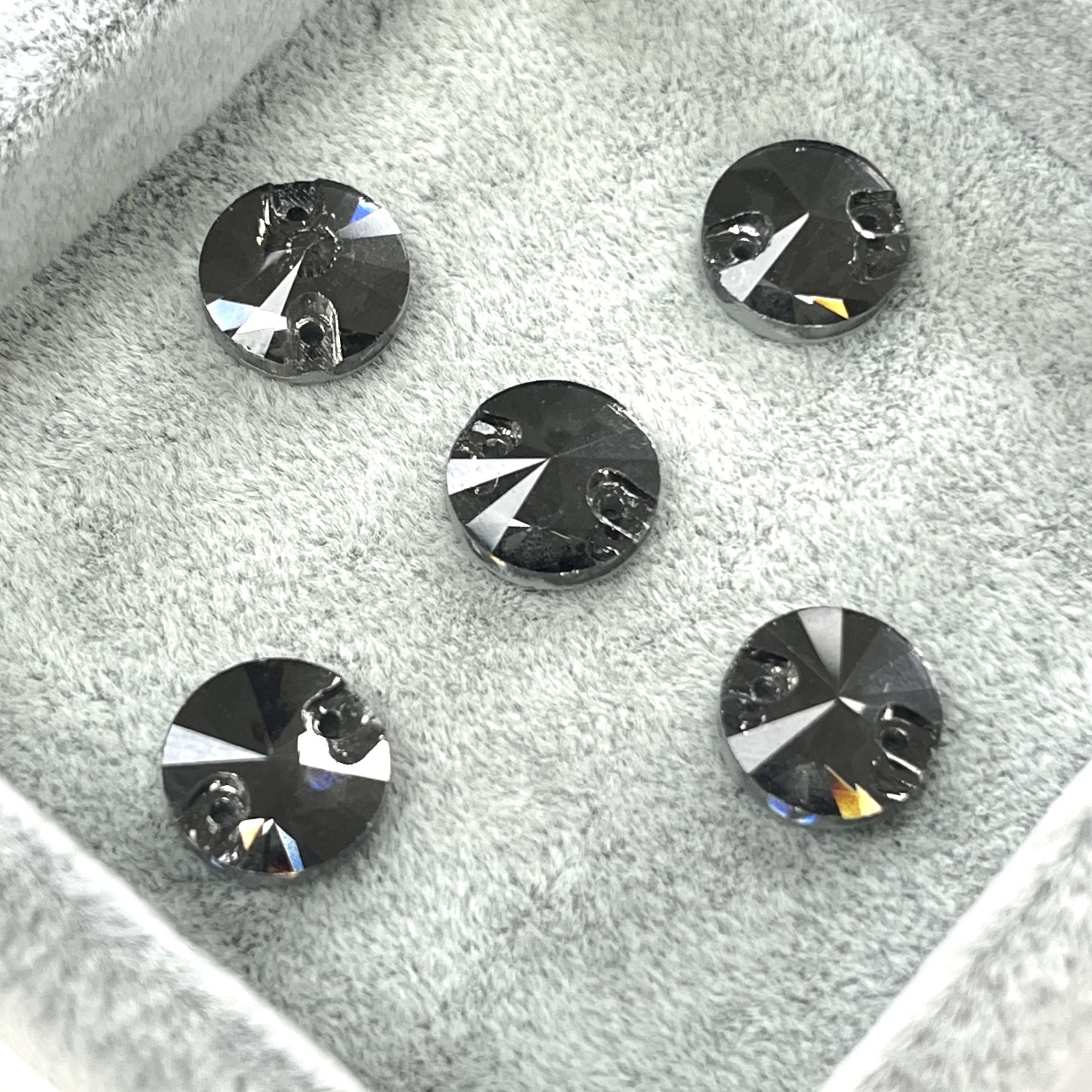 Yuvarlak Şekilli 10mm Dikilebilir Silver Night Cam Taş - Füme Dikme Taş