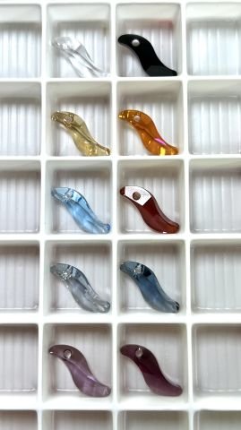 6525 19mm Crystal Blue Shade (001BLSH) - S Şeklinde Buz Mavisi Kolye Ucu