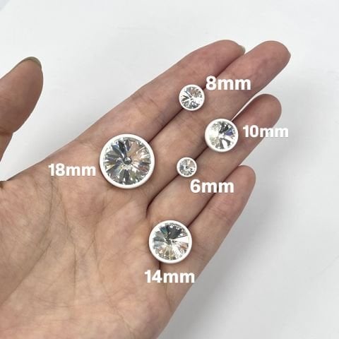 1770/129 Beyaz Plastik Çerçeve İçine Oturtulmuş 6mm Rivoli Kristalli Alttan Dikilebilir Düğme