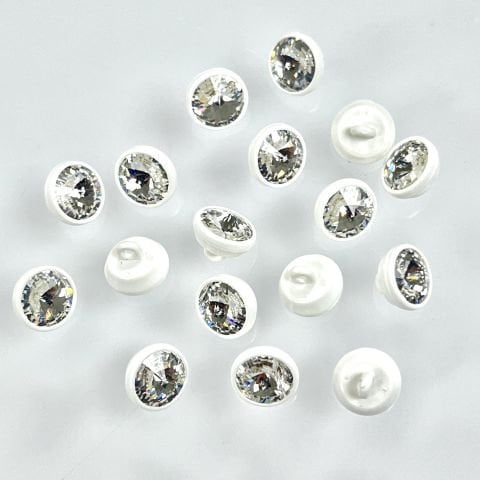 1770/139 Beyaz Plastik Çerçeve İçine Oturtulmuş 8mm Rivoli Kristalli Alttan Dikilebilir Düğme