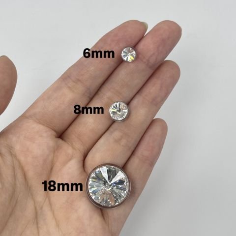 1770/139 Şeffaf Plastik Çerçeve İçine Oturtulmuş 8mm Rivoli Kristalli Alttan Dikilebilir Düğme