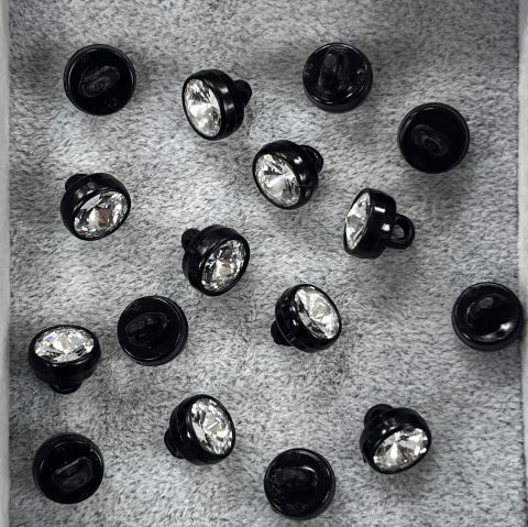 1770/129 Siyah Plastik Çerçeve İçine Oturtulmuş 6mm Rivoli Kristalli Alttan Dikilebilir Düğme