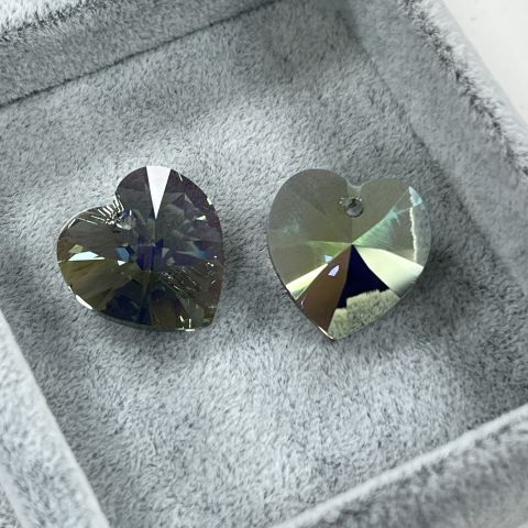 Swarovski 6228 Kalp 18mm Black Diamond AB (215AB) - Gri Haki Karışım Renkli Efektli Kolye Ucu