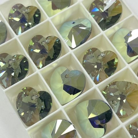 Swarovski 6228 Kalp 18mm Black Diamond AB (215AB) - Gri Haki Karışım Renkli Efektli Kolye Ucu