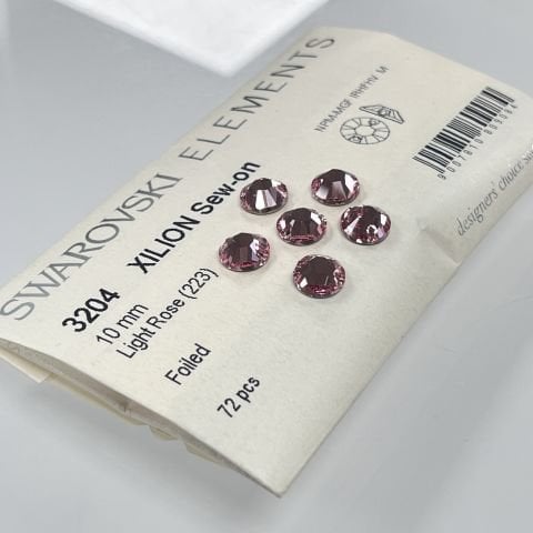 Swarovski 3204 10mm Light Rose (223) F - Pembe Yuvarlak İki Delikli Dikme Taş