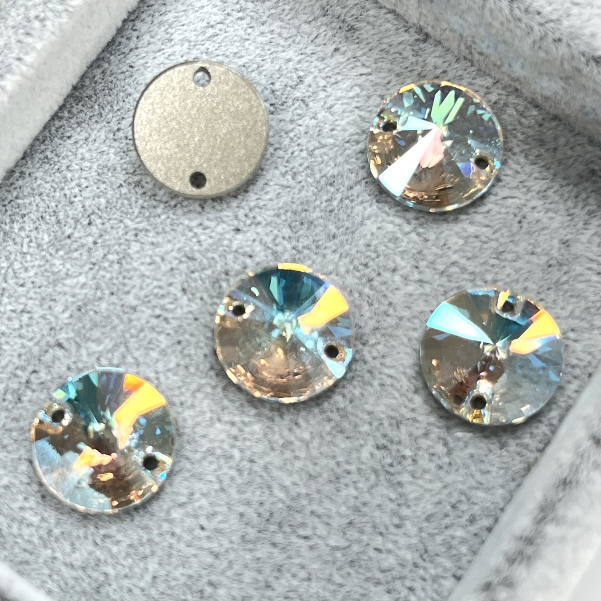 Swarovski 3200 Rivoli 12mm Crystal Shimmer (001SHIM) Foiled - Işıltılı Beyaz Yuvarlak İki Delikli Dikme Taş