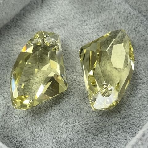 Swarovski 6656 Galactic Vertical 27mm Jonquil (213) - Açık Sarı Renkli Kolye Ucu