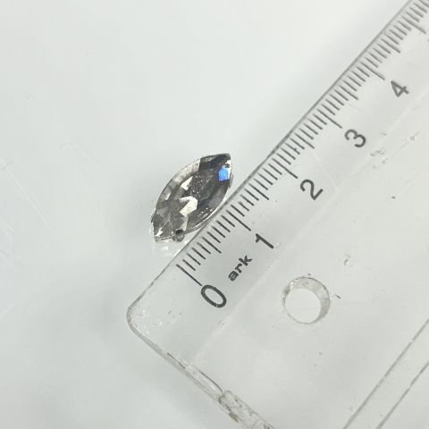 Mekik Şekilli 15x7mm Kasalı Dikilebilir Cam Taş - Beyaz Dikme Taş