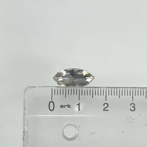 Mekik Şekilli 15x7mm Kasalı Dikilebilir Cam Taş - Beyaz Dikme Taş