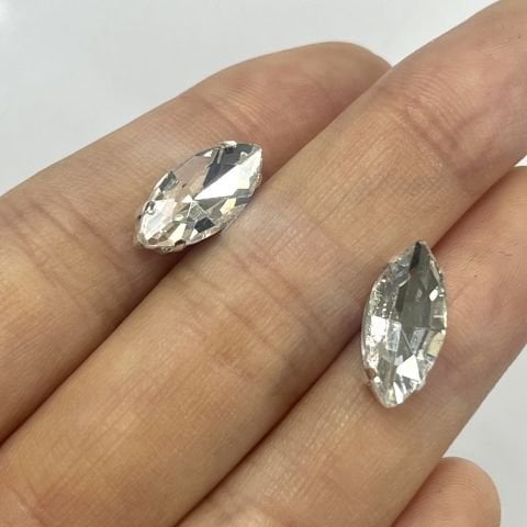 Mekik Şekilli 15x7mm Kasalı Dikilebilir Cam Taş - Beyaz Dikme Taş