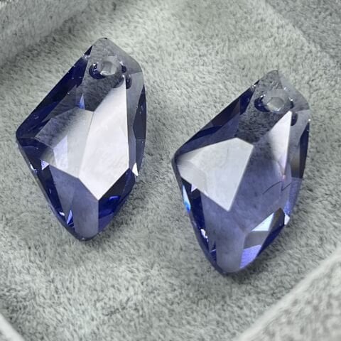 Swarovski 6656 Galactic Vertical 27mm Tanzanite (539) - Koyu Mor Renkli Kolye Ucu