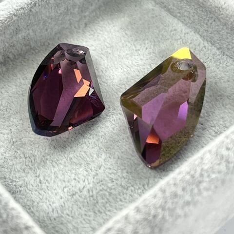 Swarovski 6656 Galactic Vertical 27mm Crystal Lilac Shadow (001LISH) - Lila Renkli Kolye Ucu