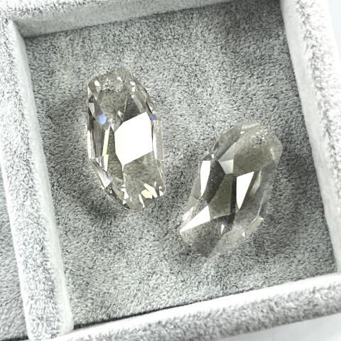 Swarovski 6673 Meteor 28mm Crystal Silver Shade (001SSHA) - Sarkıt Şekilli Tek Delikli Açık Füme Renkli Kolye Ucu