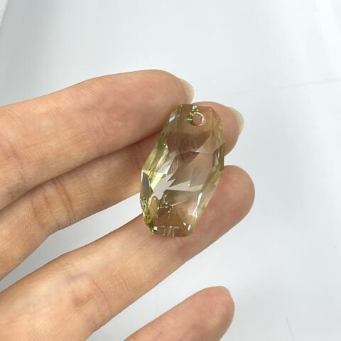 Swarovski 6673 Meteor 28mm Crystal Luminous Green (001LUMG) - Sarkıt Şekilli Tek Delikli Limon Renkli Kolye Ucu