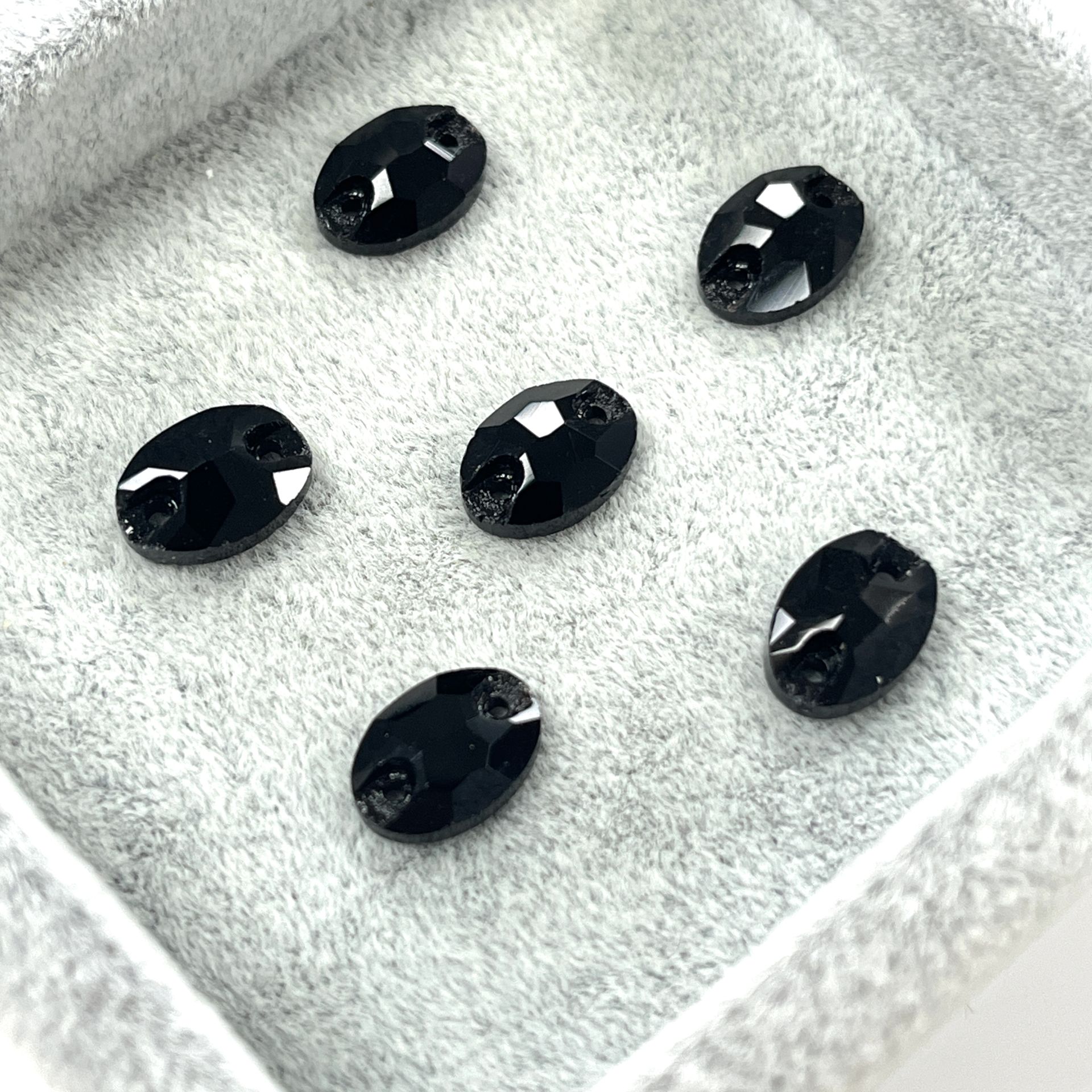 Oval Şekilli 10x7mm Dikilebilir Jet Black Cam Taş - Siyah Dikme Taş