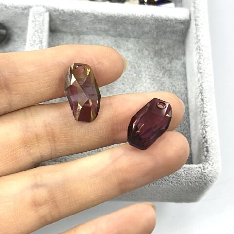 Swarovski 6673 Meteor 18mm Crystal Lilac Shadow (001LISH) - Sarkıt Şekilli Tek Delikli Mor Renkli Kolye Ucu