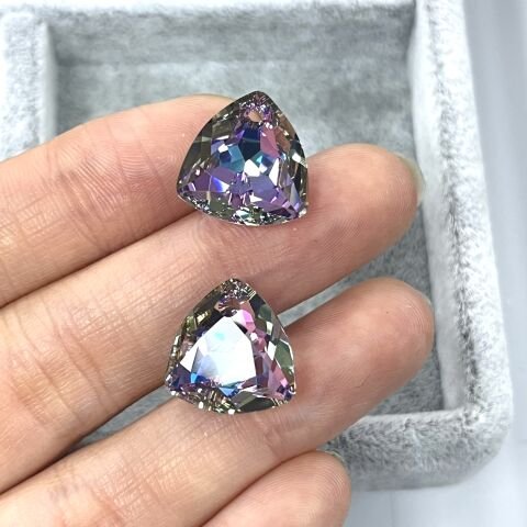 Swarovski 6434 Pendant 14,5mm Crystal Vitrail Light (001VL) - Parlak Leylak Kıvrımlı Üçgen Şekilli Tek Delikli Kolye Ucu