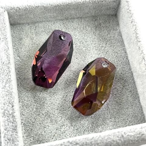 Swarovski 6673 Meteor 28mm Crystal Lilac Shadow (001LISH) - Sarkıt Şekilli Tek Delikli Mor Renkli Kolye Ucu