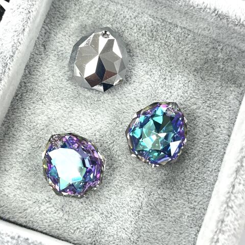 Swarovski 6436 Pendant 16mm Crystal Vitrail Light (001VL) - Parlak Leylak Kıvrımlı Damla Şekilli Tek Delikli Kolye Ucu