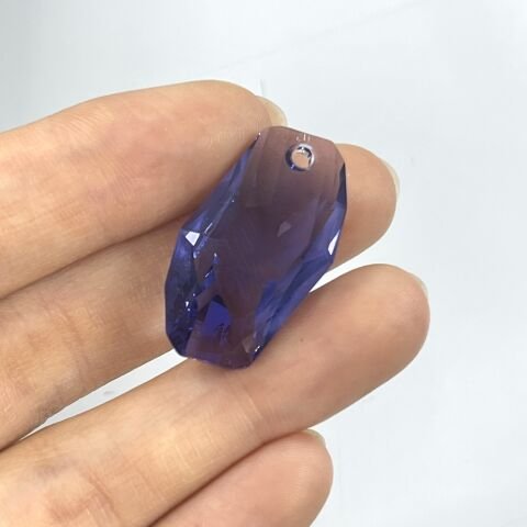 Swarovski 6673 Meteor 28mm Tanzanite (539) - Sarkıt Şekilli Tek Delikli Koyu Mavi Renkli Kolye Ucu