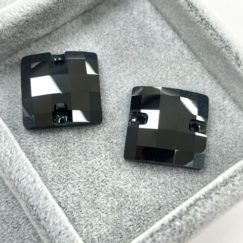 Swarovski 3293 Chessboard Sew-On 24mm Jet Hematite (280HEM) U - Metalik Siyah Yuvarlak İki Delikli Dikme Taş