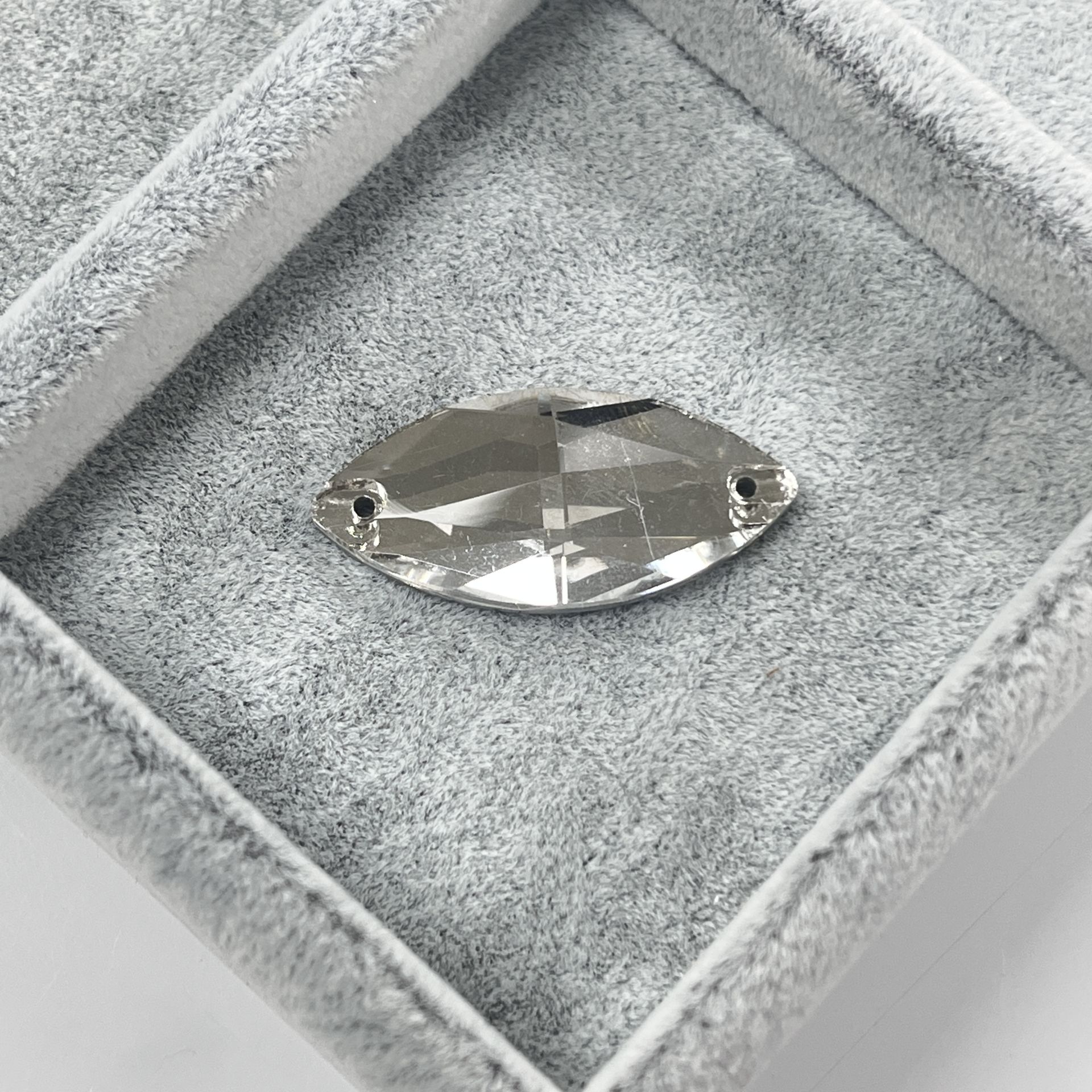 Mekik Şekilli 32x15mm Dikilebilir Crystal Cam Taş - Beyaz Dikme Taş