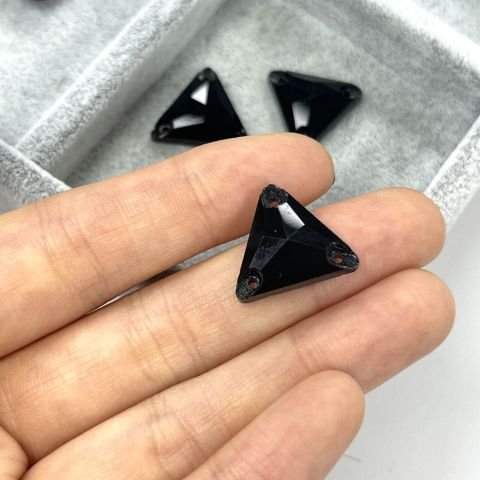 Üçgen Şekilli 16mm Dikilebilir Jet Black Cam Taş - Siyah Dikme Taş