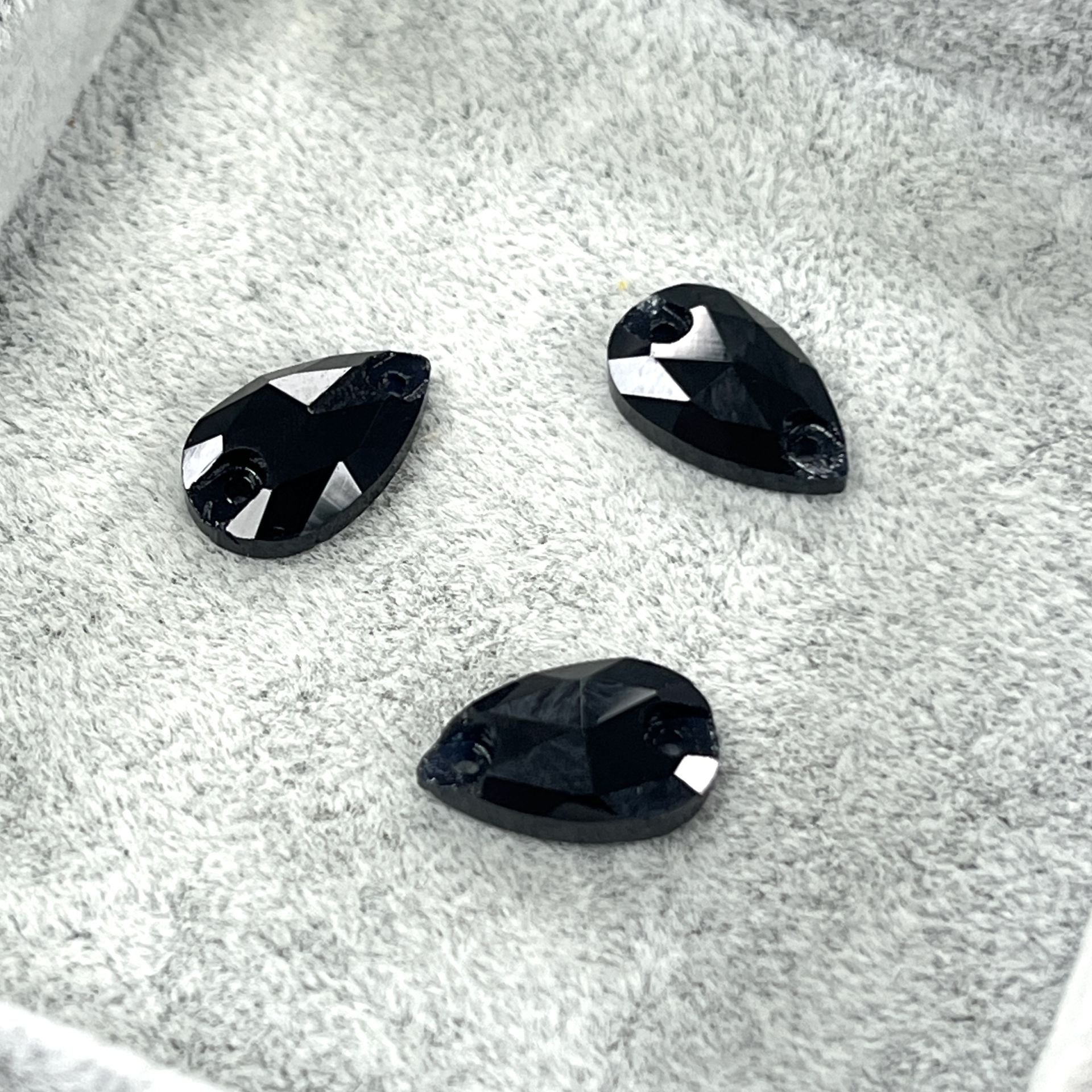 Damla Şekilli 12x7mm Dikilebilir Jet Cam Taş - Siyah Dikme Taş