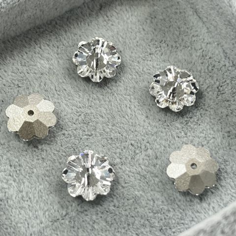 Swarovski 3700 Çiçek Lochrosen 10mm Crystal (001) - Beyaz Renkli Ortadan Delikli Dikme Taş