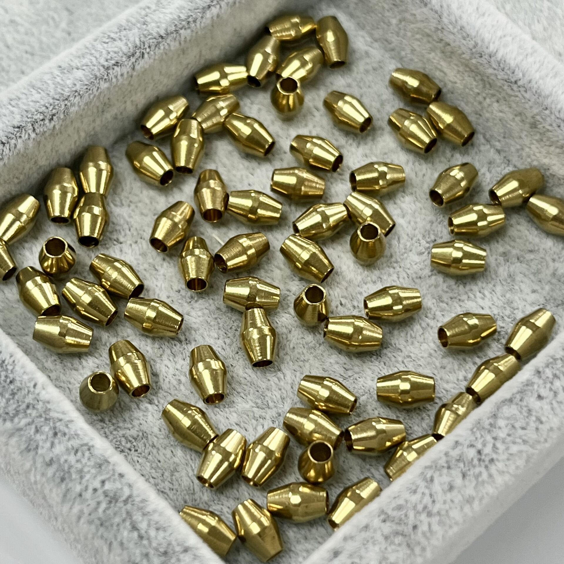 Piramit Pirinç Metal Boncuk 3,5mm x 4mm - Ham