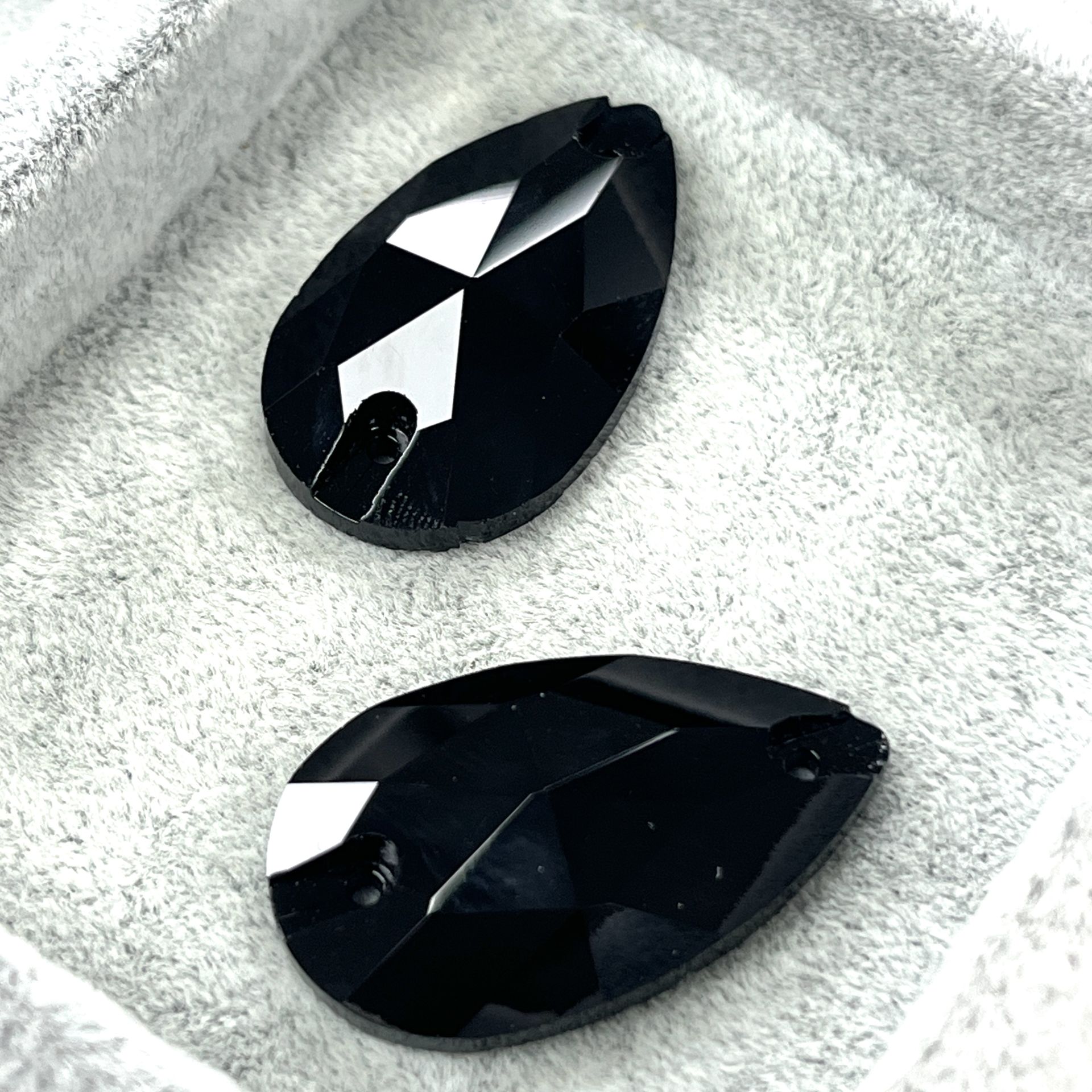 Damla Şekilli 28x17mm Dikilebilir Jet Cam Taş - Siyah Dikme Taş