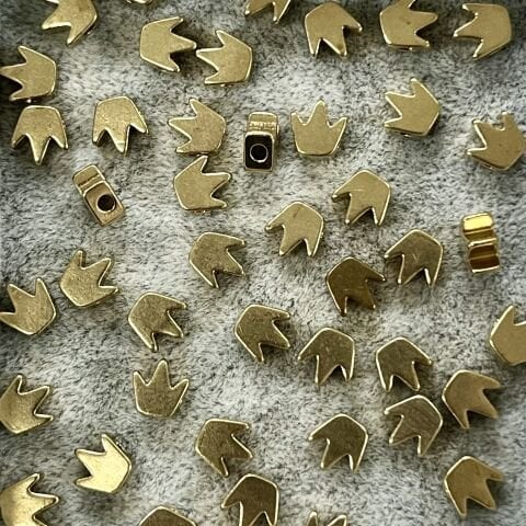 Taç Şekilli Pirinç Metal Boncuk 5,5mm x 5,5mm - Ham